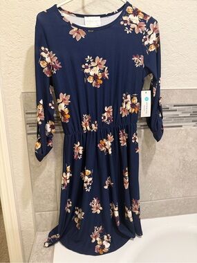 stitch fix blue floral dress | Dresses | Stitch Fix Navy Midi Color:Yellow/Silver Model is 58 MATRIXIFYWK192026 iridescent organza dress Midnight